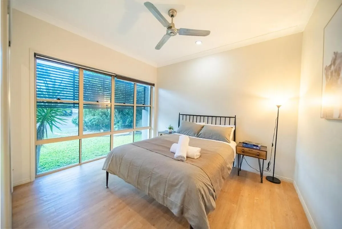 Family Friendly Funhouse Close To All Theme Parks - 5 Bedroom & 3 Bathroom House For Rent! Gold Coast 0*,