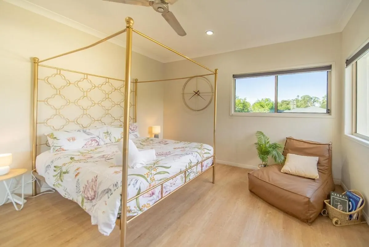 Family Friendly Funhouse Close To All Theme Parks - 5 Bedroom & 3 Bathroom House For Rent! Gold Coast