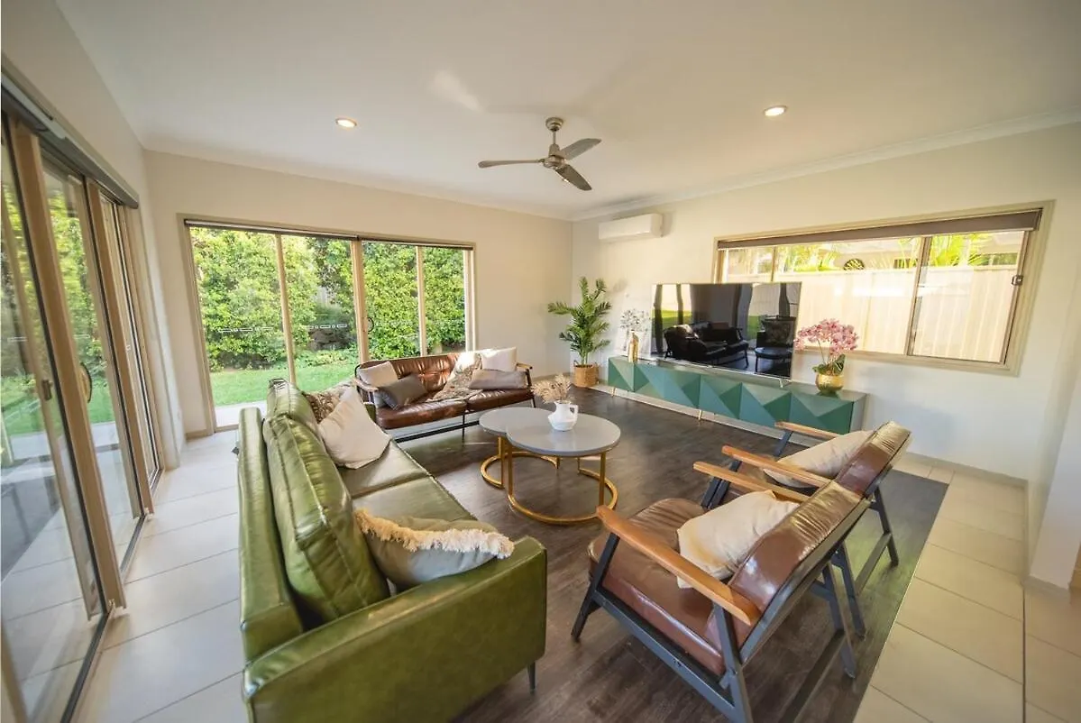Family Friendly Funhouse Close To All Theme Parks - 5 Bedroom & 3 Bathroom House For Rent! Gold Coast Casa vacanze