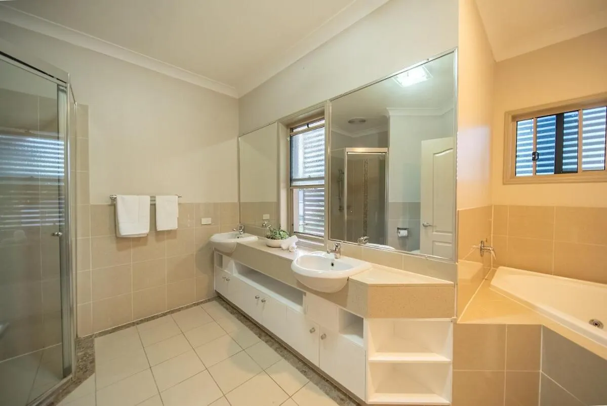Casa vacanze Family Friendly Funhouse Close To All Theme Parks - 5 Bedroom & 3 Bathroom House For Rent! Gold Coast